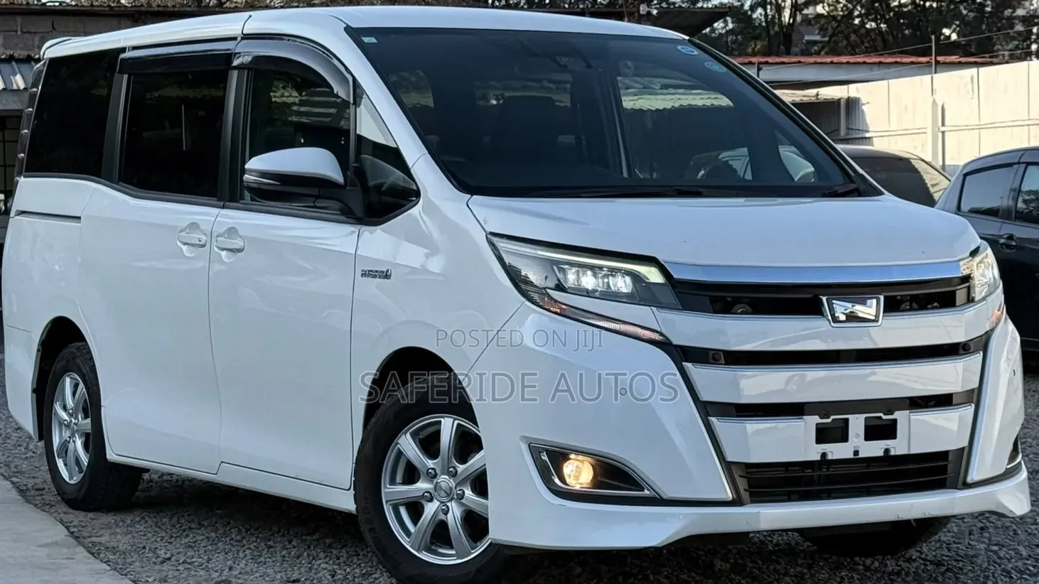 Toyota Noah 1.8 FWD Hybrid (7 seater) 2019 White
