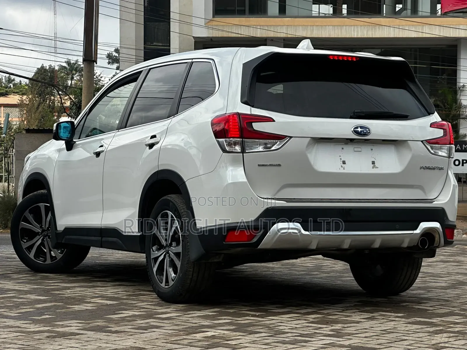 Subaru Forester Premium AWD 2019 White