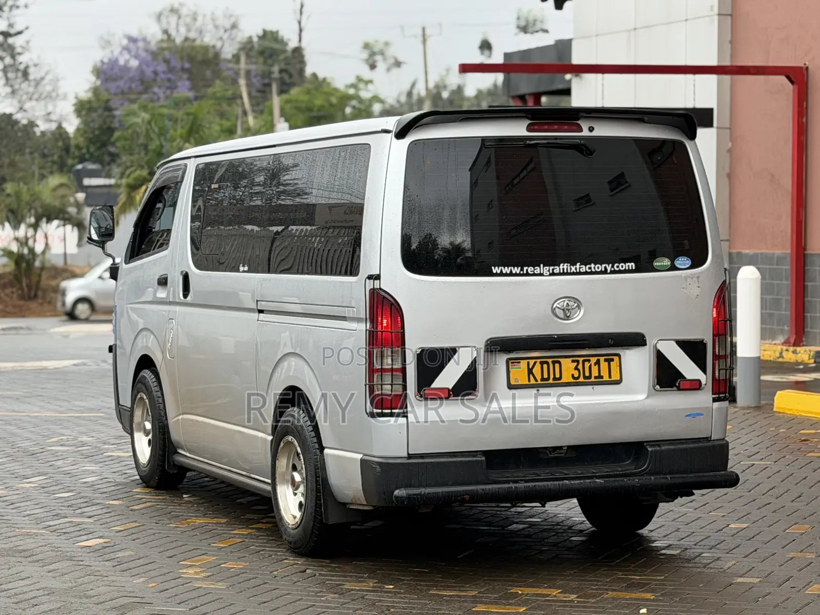 Toyota HiAce 2014 Silver