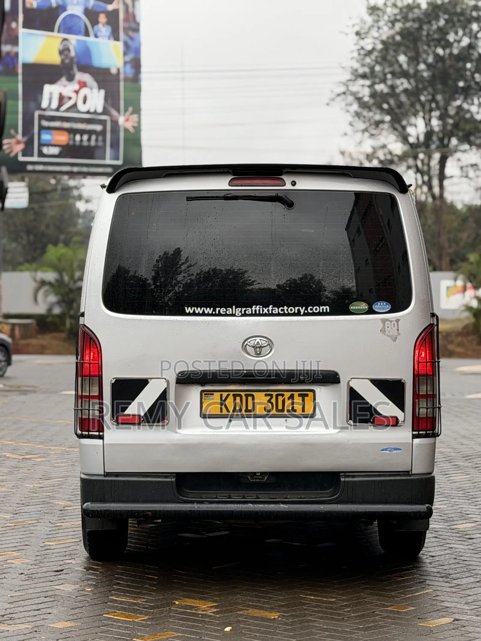 Toyota HiAce 2014 Silver