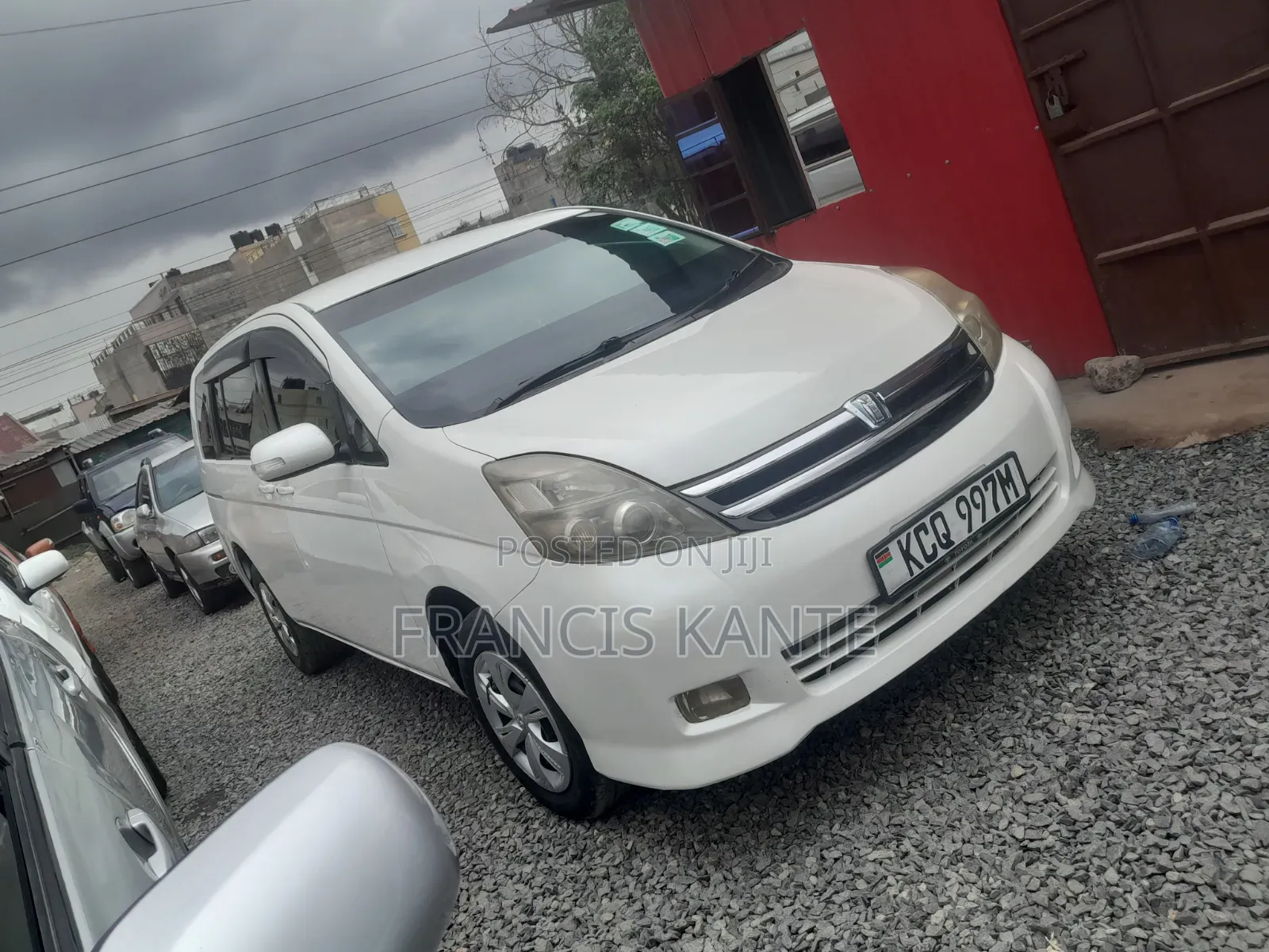 Toyota ISIS 2009 White
