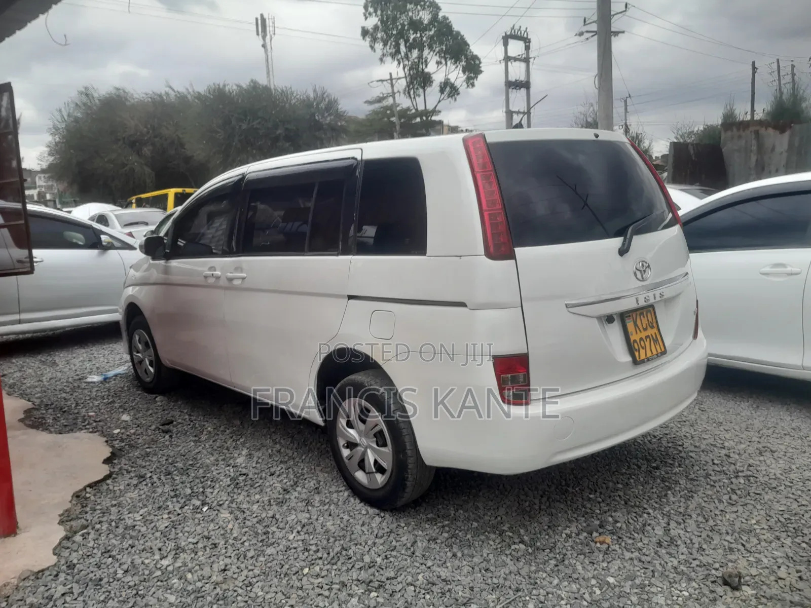 Toyota ISIS 2009 White