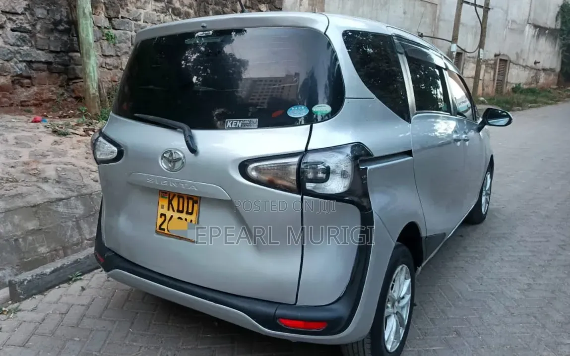 Toyota Sienta 2015 Silver