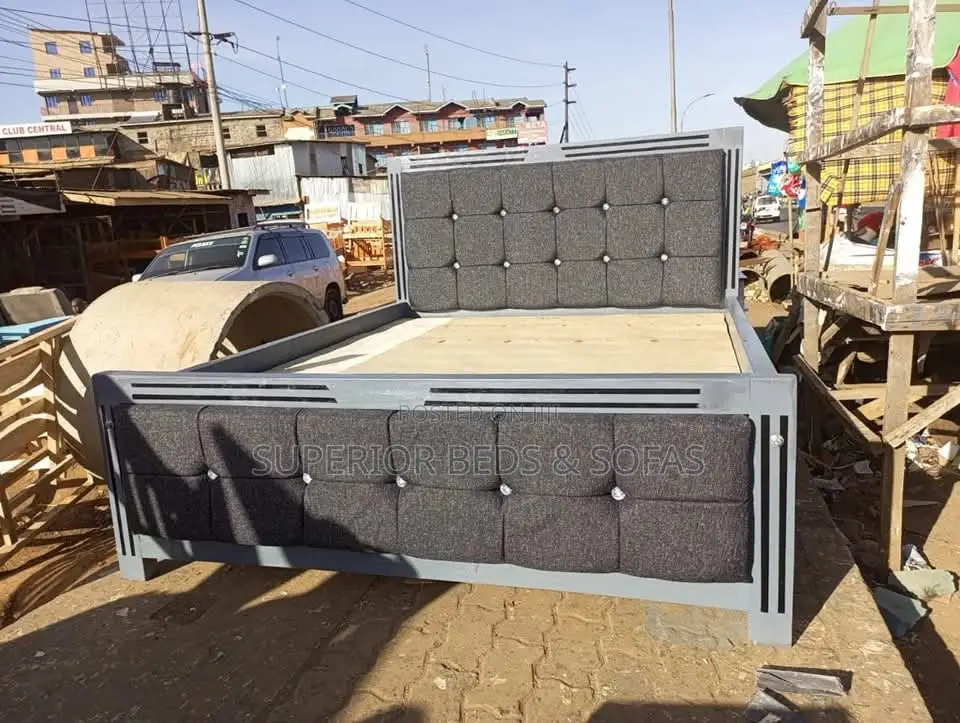 5x6 Glamorous Grey Grid Mocket Bed