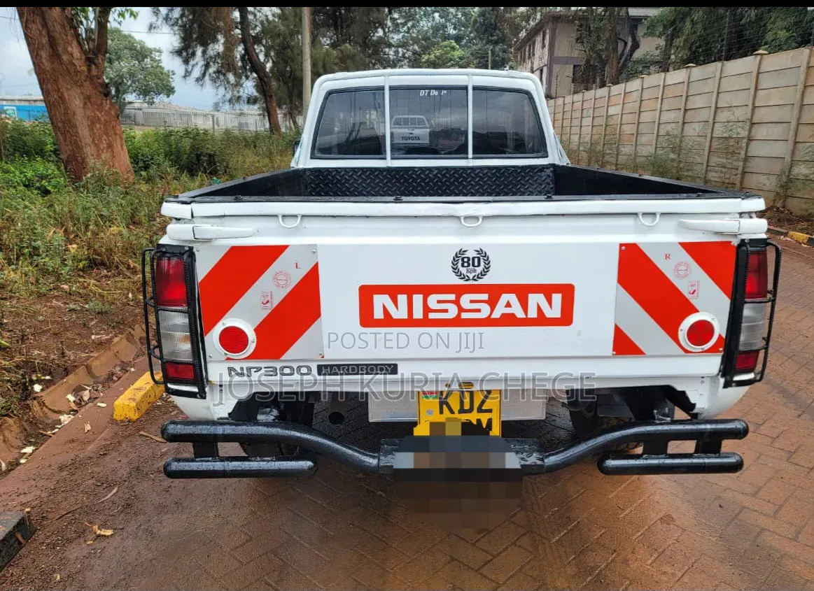 Nissan Hardbody 2012 White
