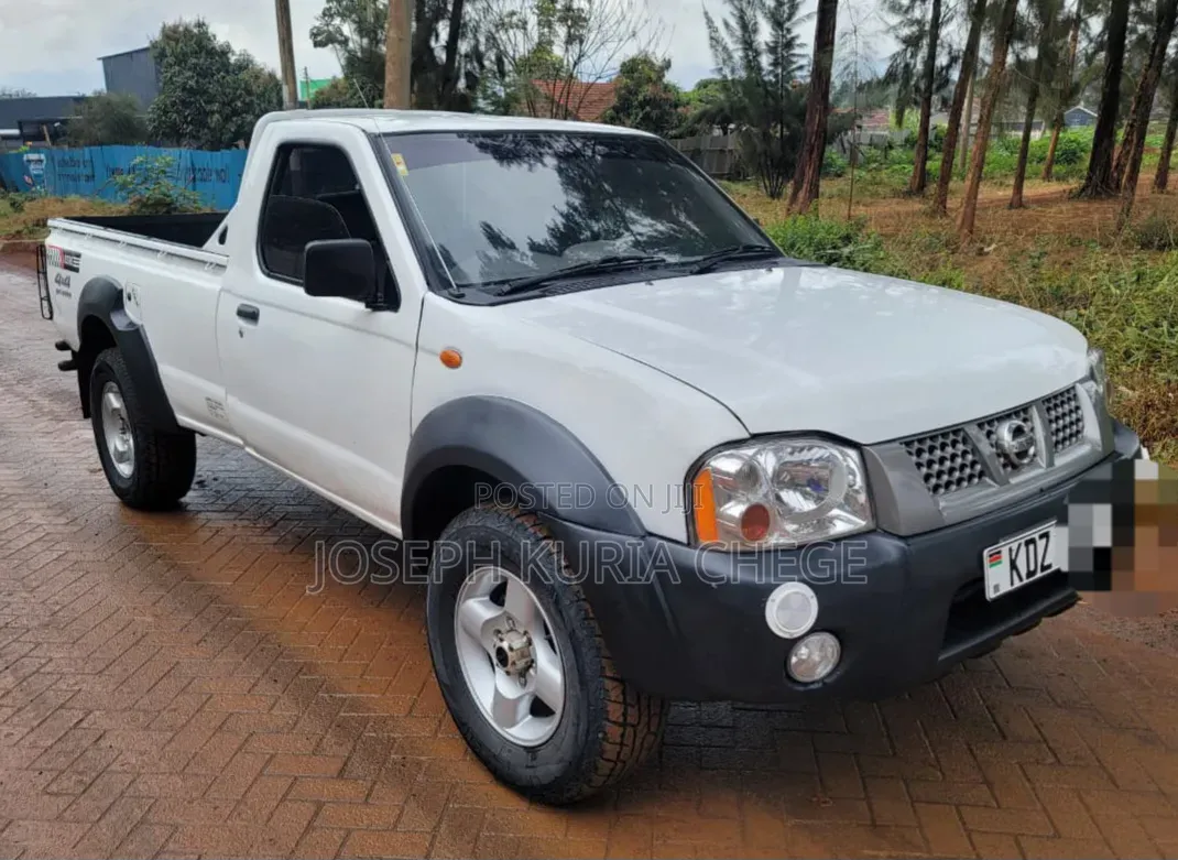 Nissan Hardbody 2012 White