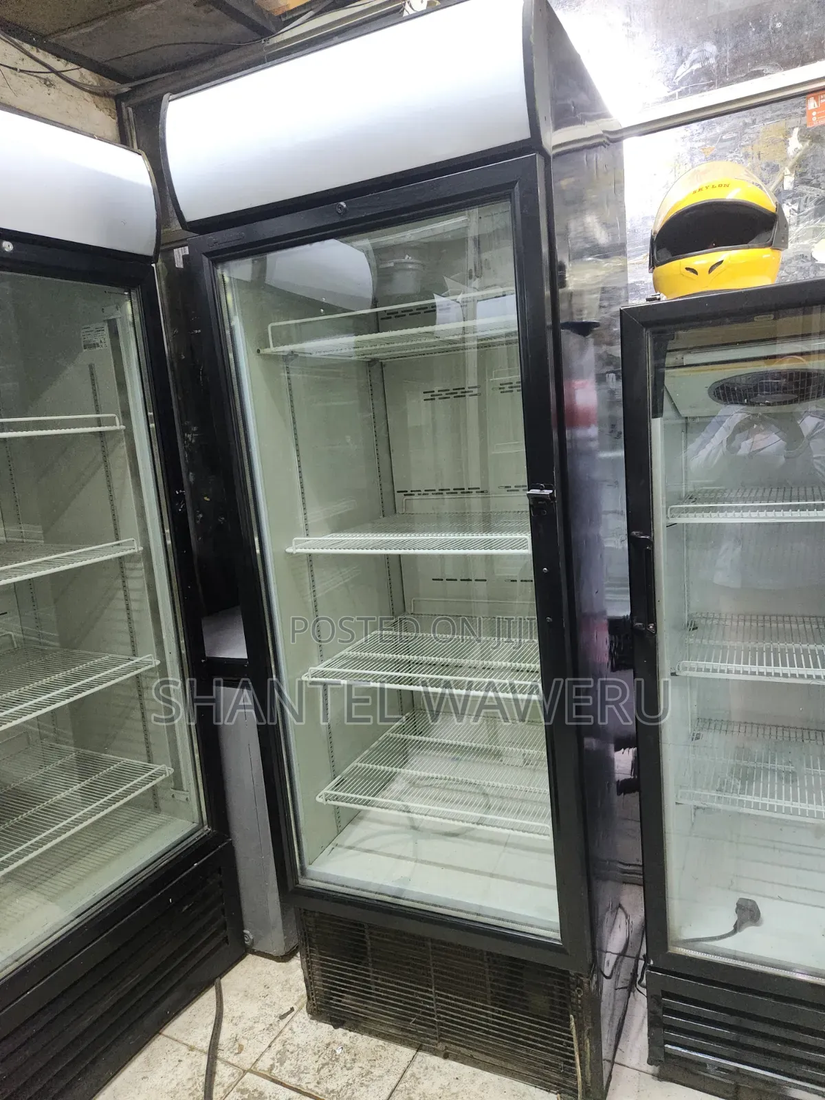 650litres With Large Trays Very Specious Display Fridge