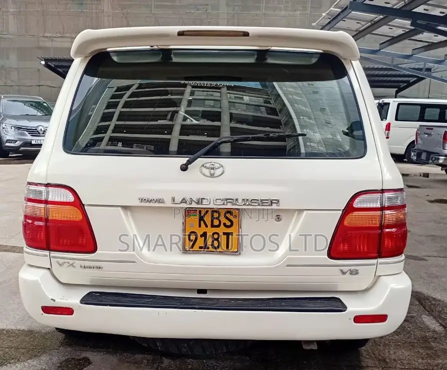 Toyota Land Cruiser 2002 White