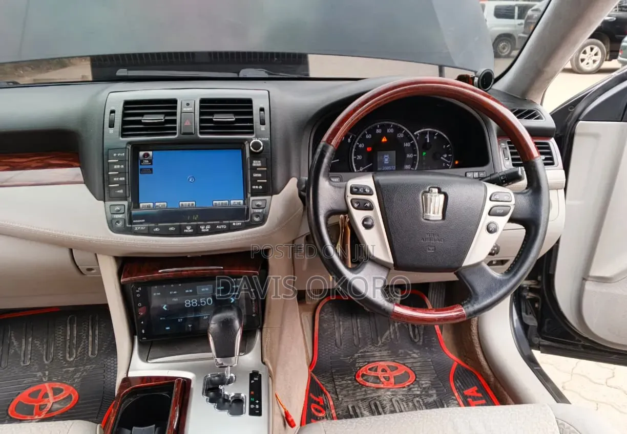 Toyota Crown 2012 Black