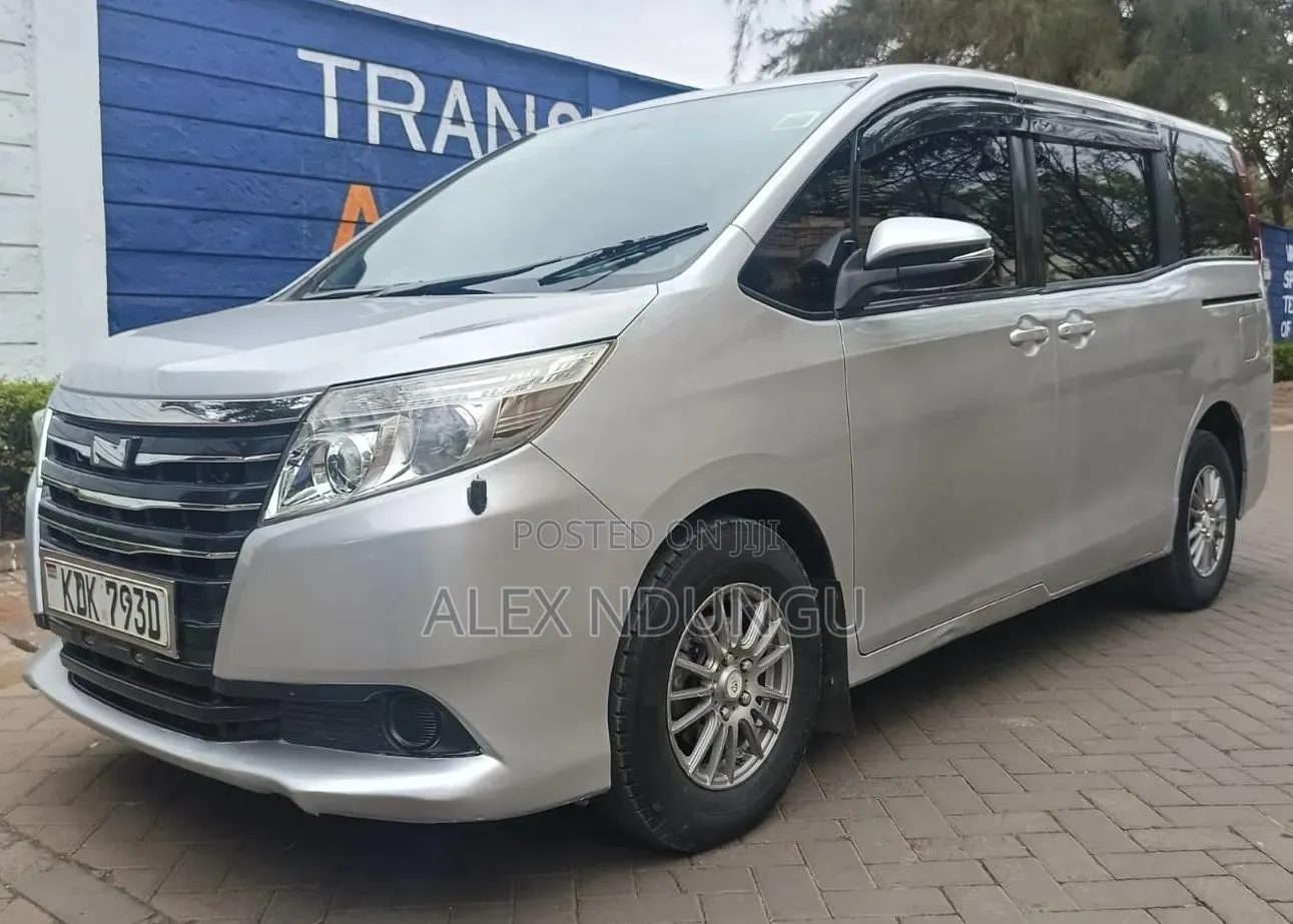 Toyota Noah 2015 Silver