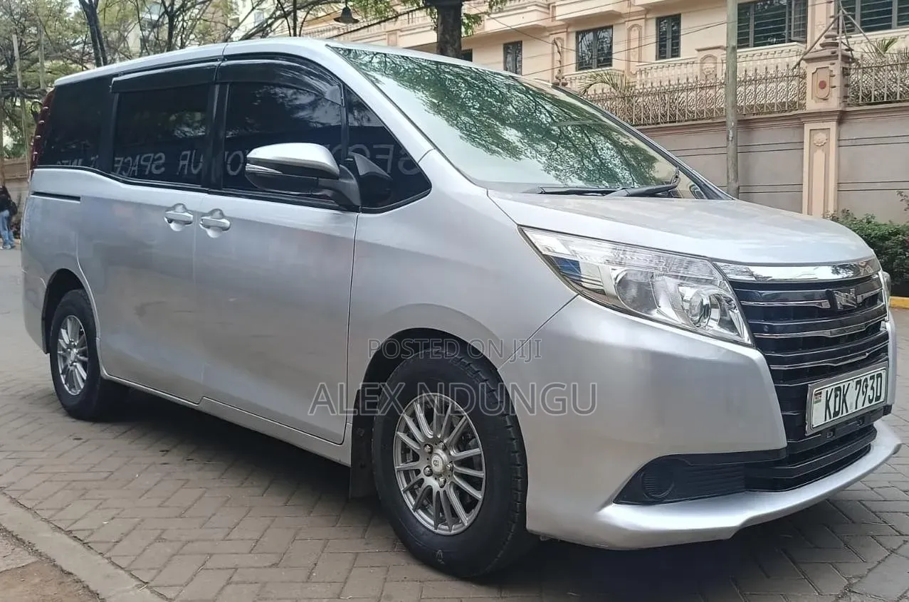 Toyota Noah 2015 Silver