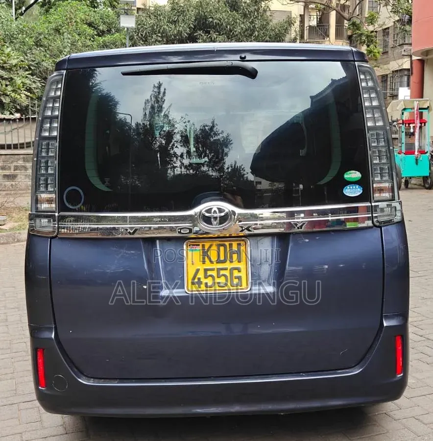 Toyota Voxy 2015 Blue