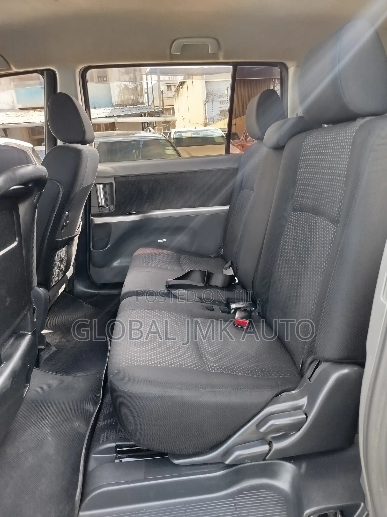 Toyota ISIS 2.0 Platana V-selection 2WD 2010 Black