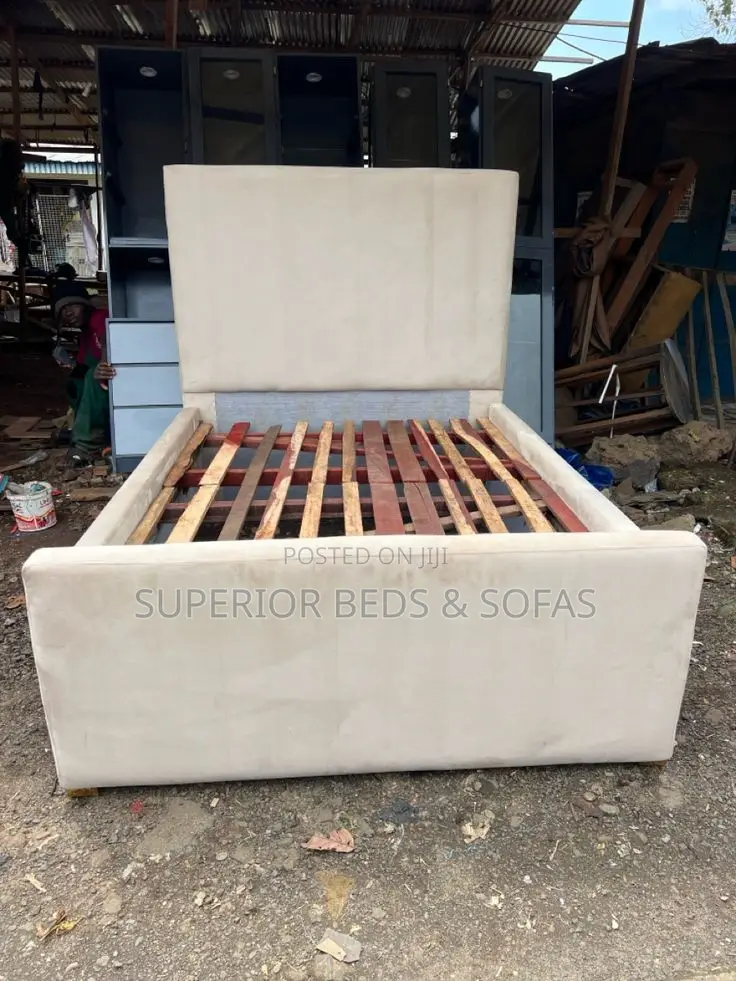 4x6 Cream Plain Chester Bed
