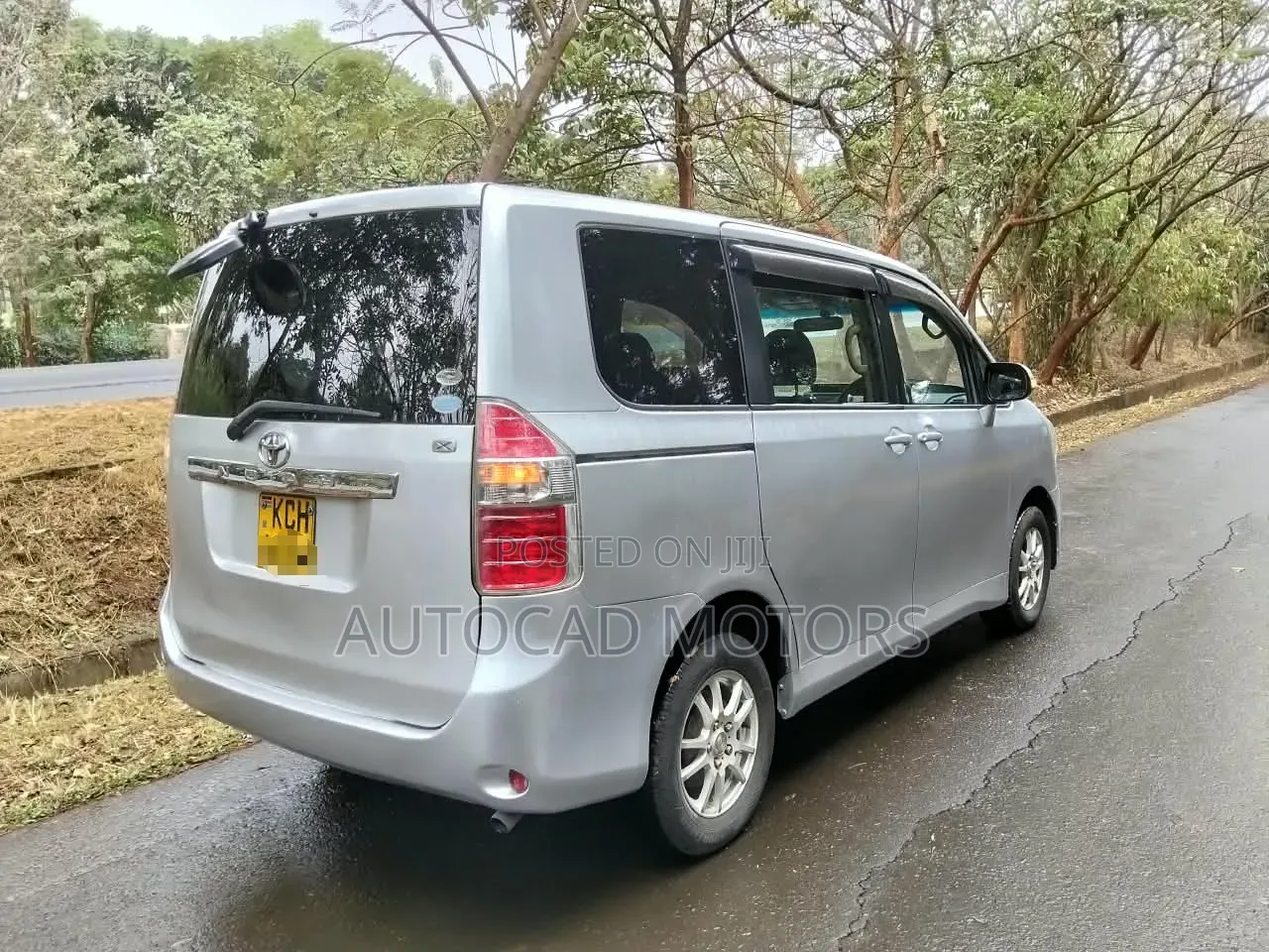 Toyota Noah 2008 Silver