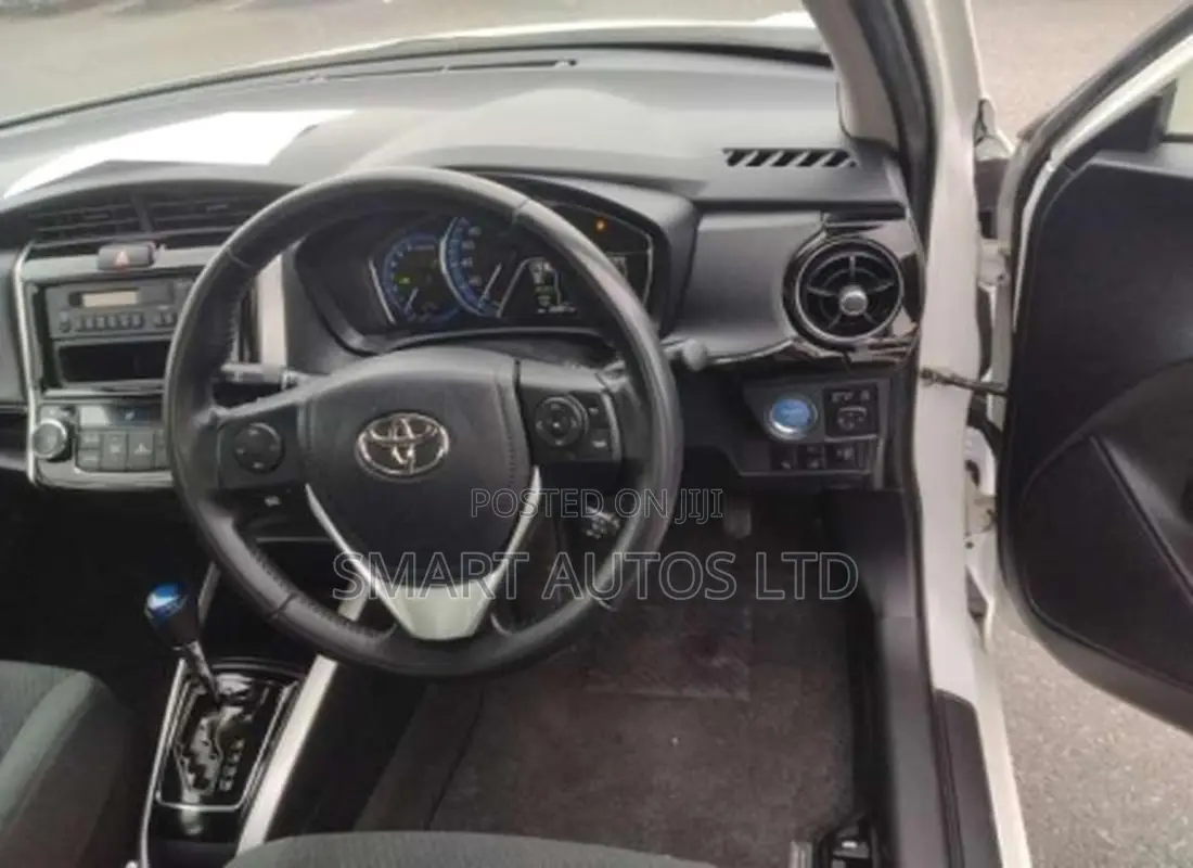 Toyota Axio 1.5 Hybrid 2WD 2020 White