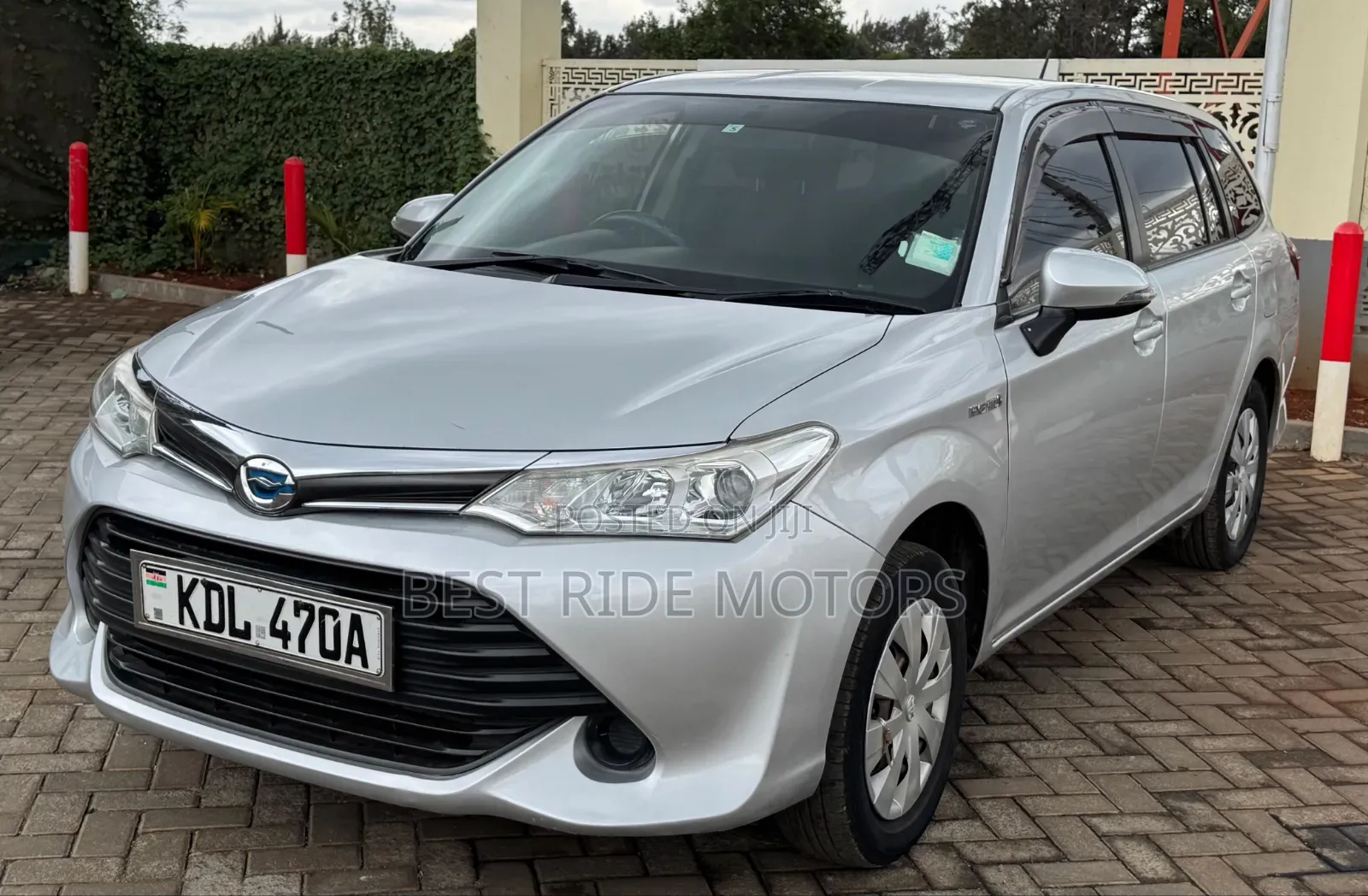 Toyota Corolla Fielder 1.5 Hybrid FWD 2016 Silver