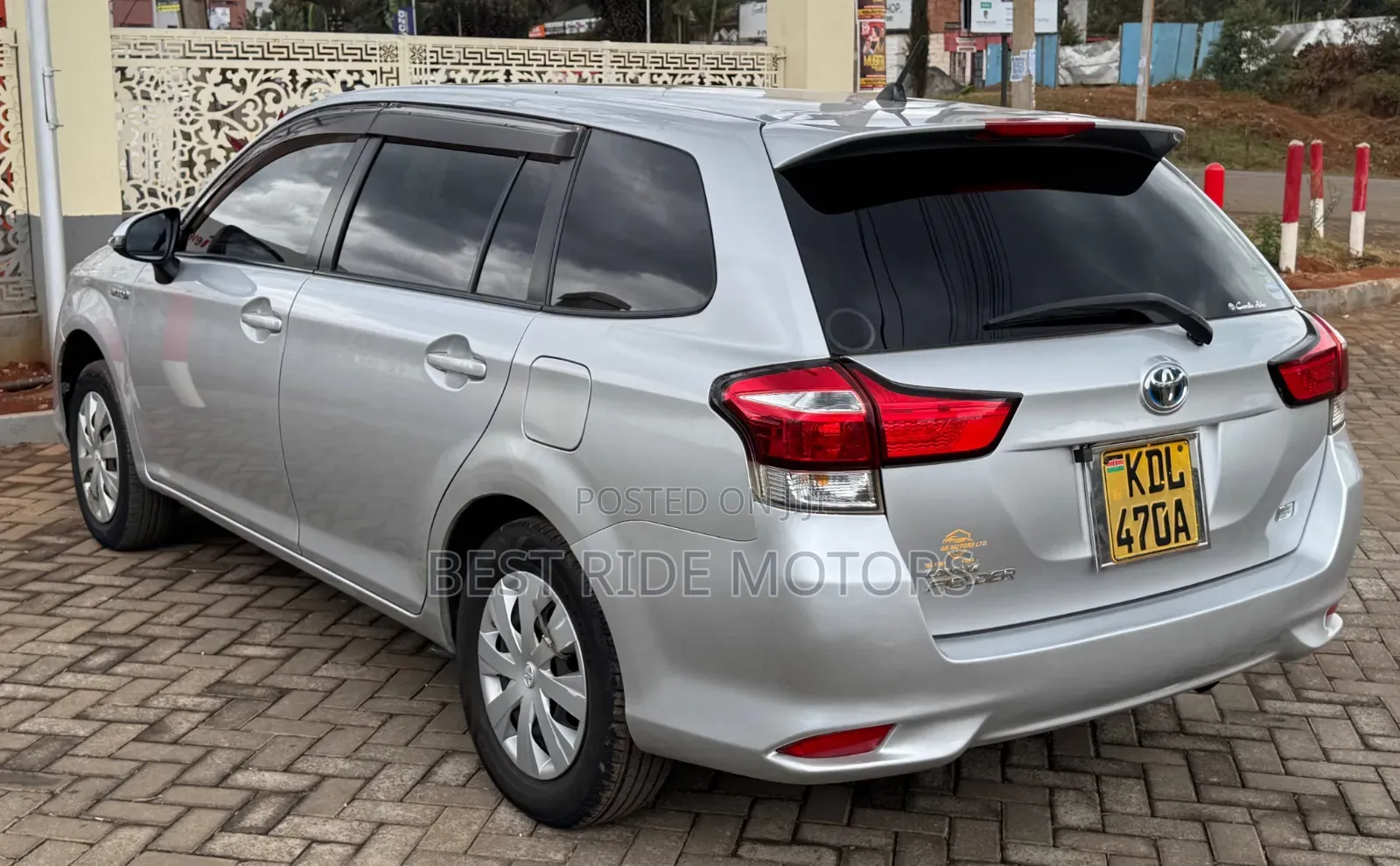 Toyota Corolla Fielder 1.5 Hybrid FWD 2016 Silver