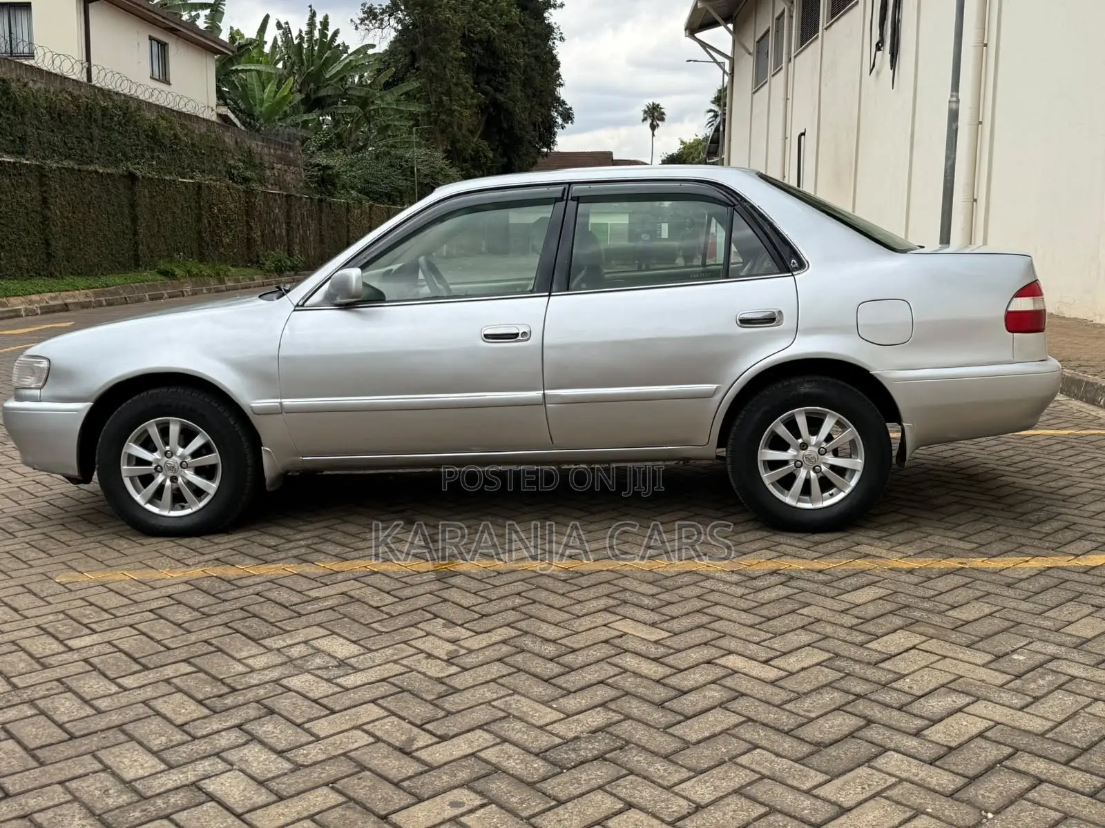 Toyota Corolla 1999 Silver
