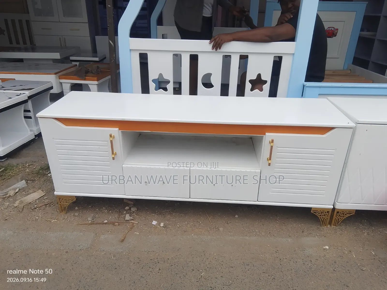 Moderate TV Stand