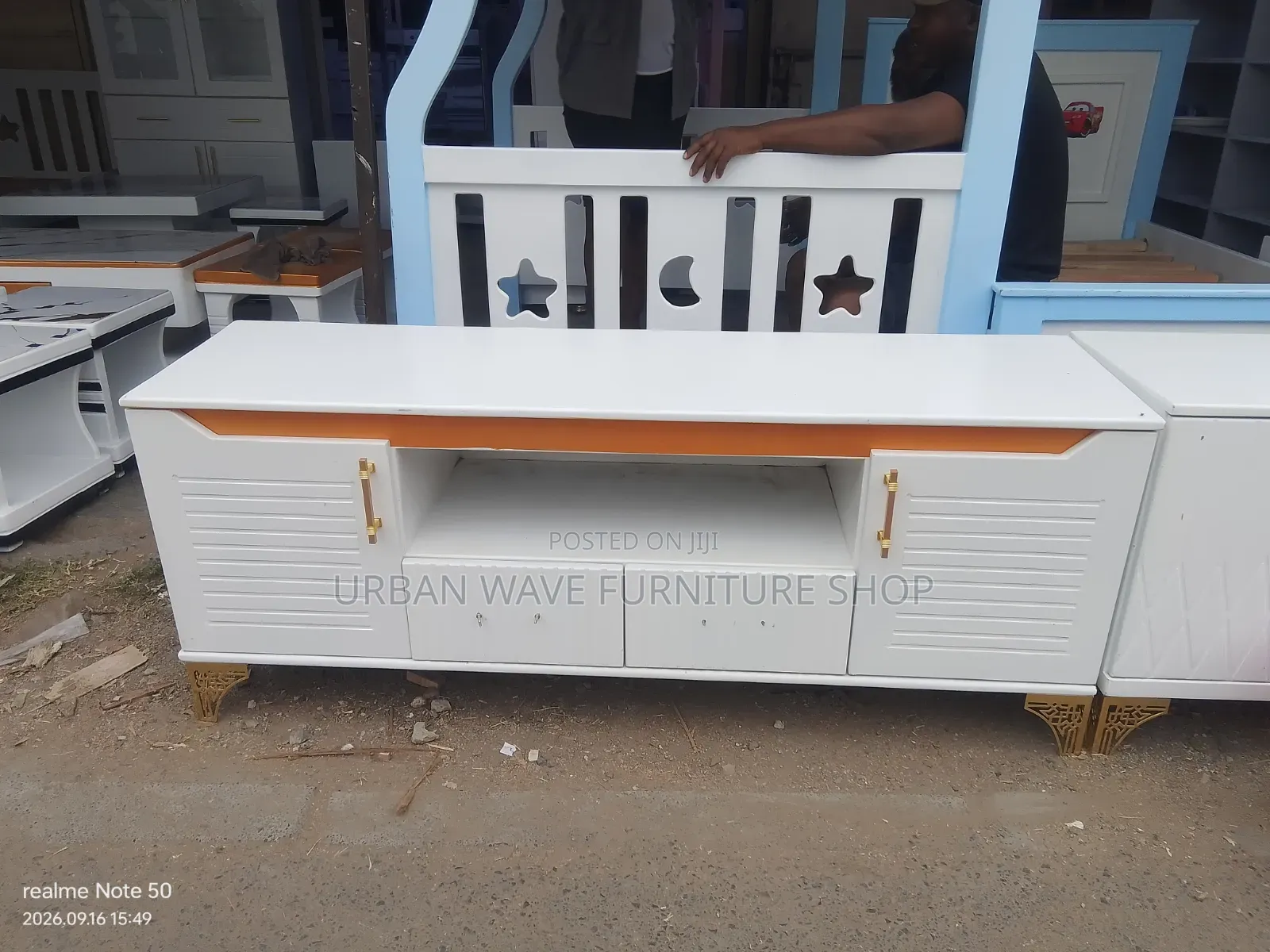 Moderate TV Stand