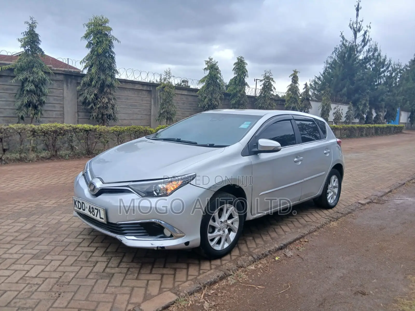 Toyota Auris 2015 Silver