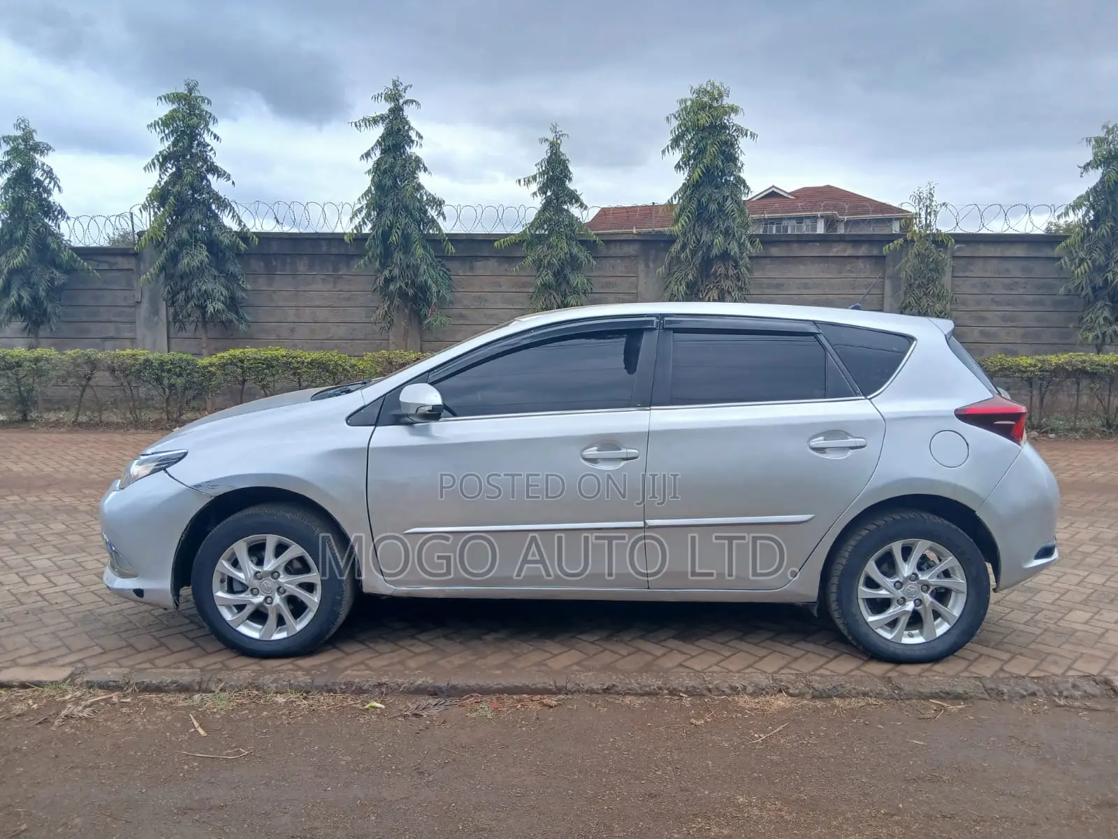 Toyota Auris 2015 Silver