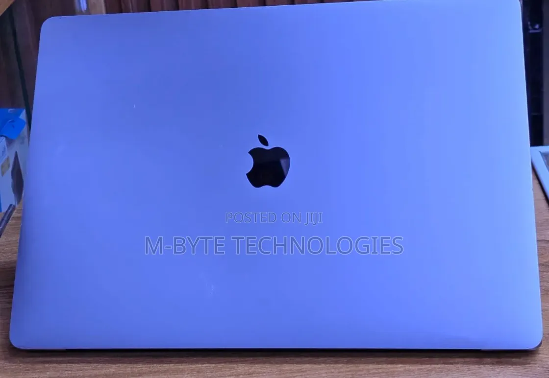 Laptop Apple MacBook Pro 16GB Intel Core i7 SSD 256GB