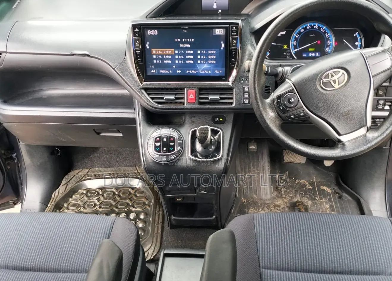 Toyota Voxy 2014 Blue