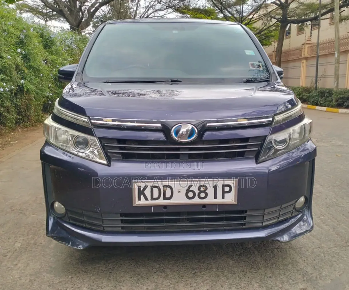 Toyota Voxy 2014 Blue