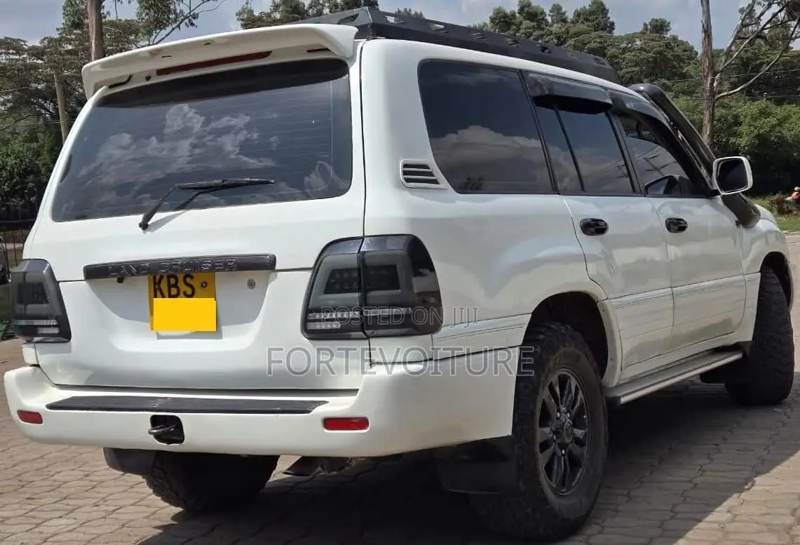 Toyota Land Cruiser 2006 White