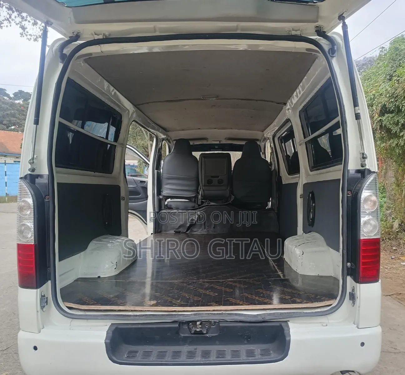 Toyota HiAce 2012 White