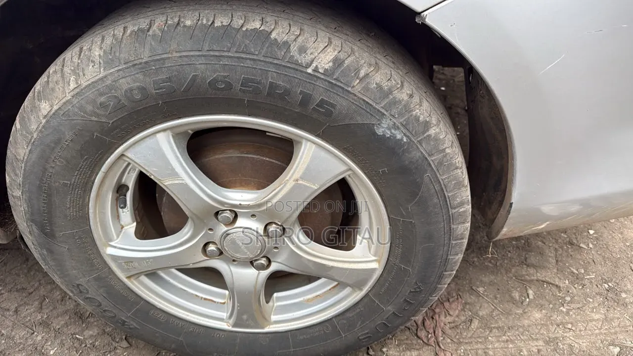 Toyota Corolla Fielder 1.5 Petrol FWD 2014 Silver