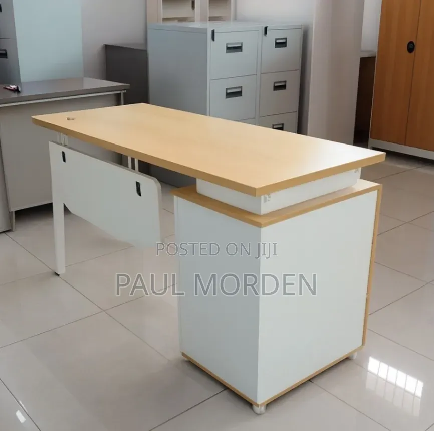 Modern White Office Table With Decent Drawers at 1.0m