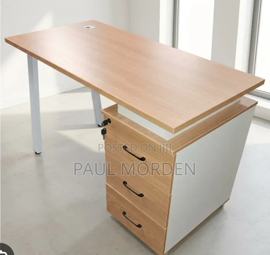 Modern White Office Table With Decent Drawers at 1.0m