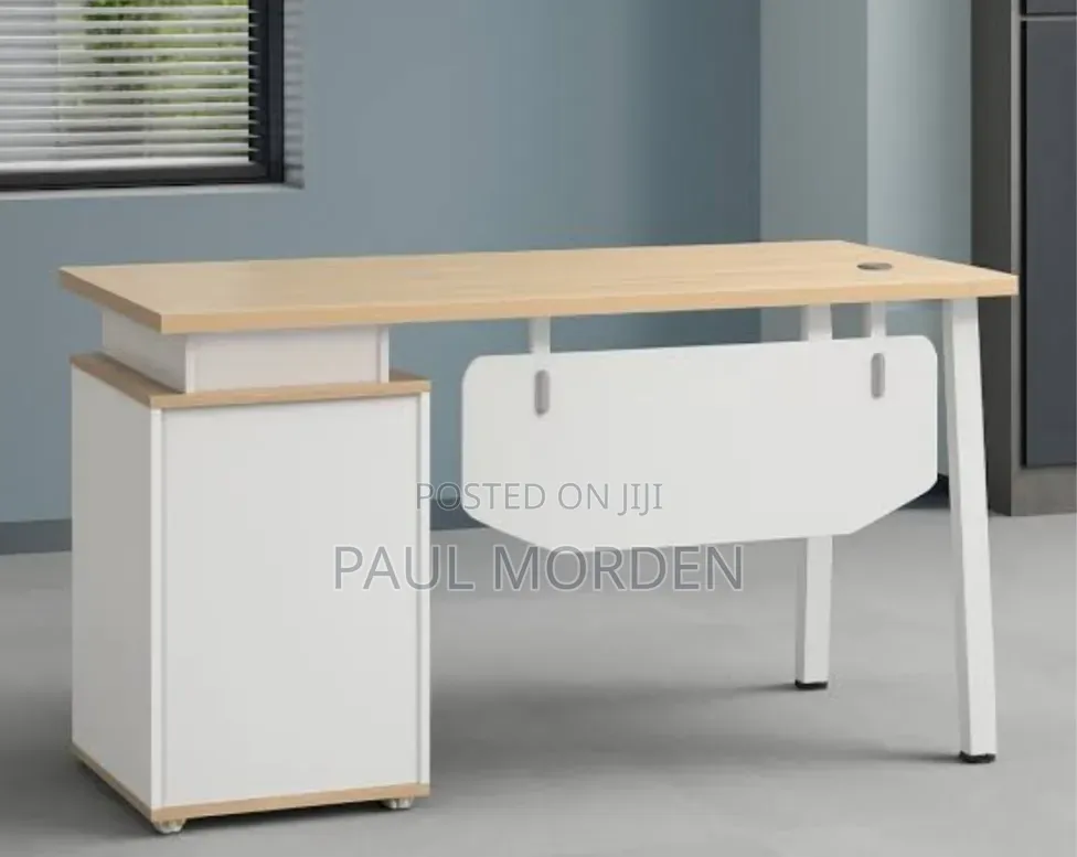 Modern White Office Table With Decent Drawers at 1.0m