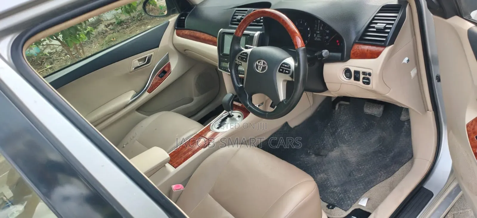 Toyota Premio 2016 Silver
