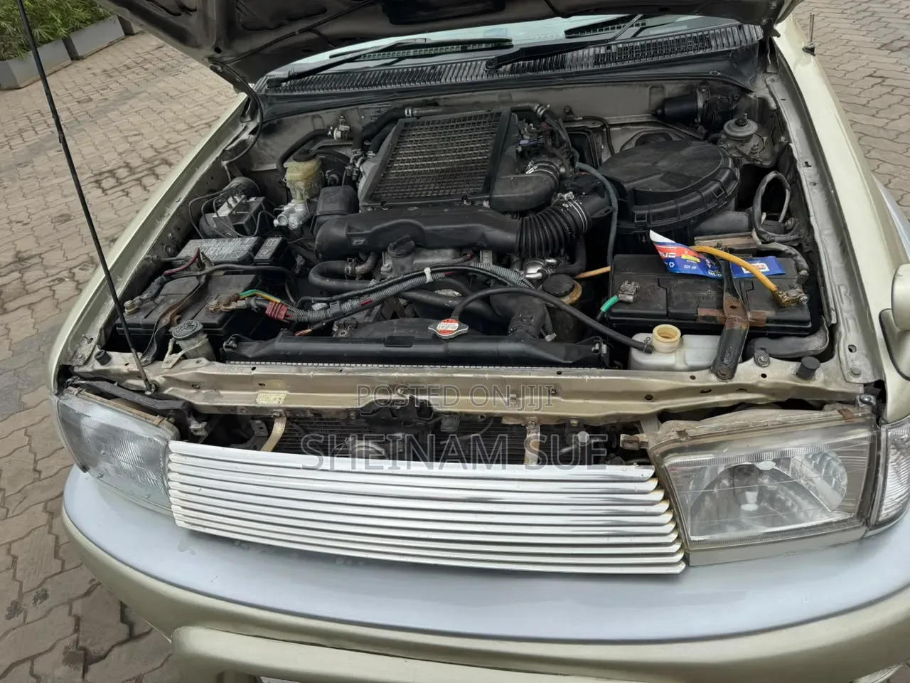 Toyota Hilux Surf 2001 Gold