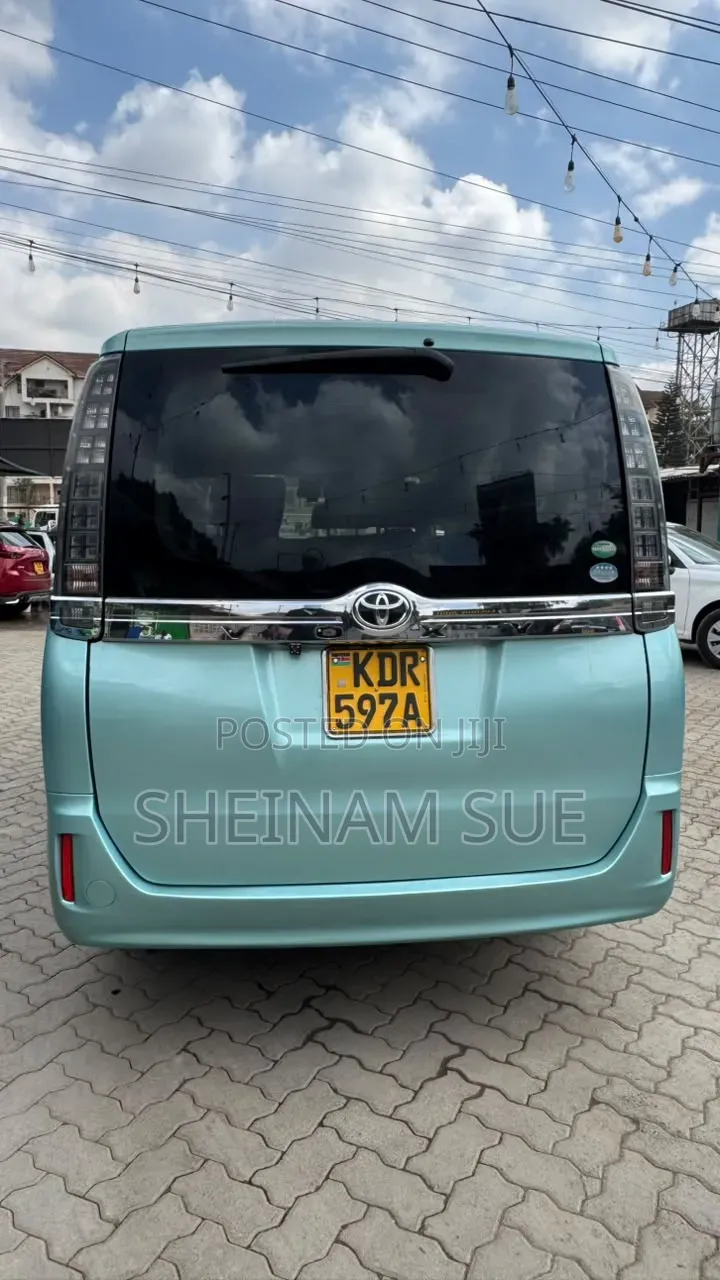 Toyota Noah 2016 Blue