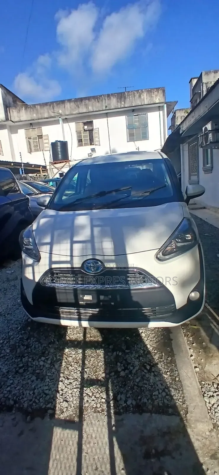 Toyota Sienta 1.5 FWD 2016 White