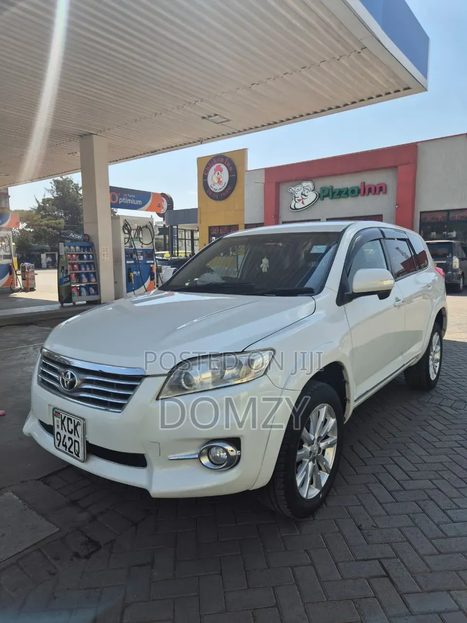 Toyota Vanguard 2011 White