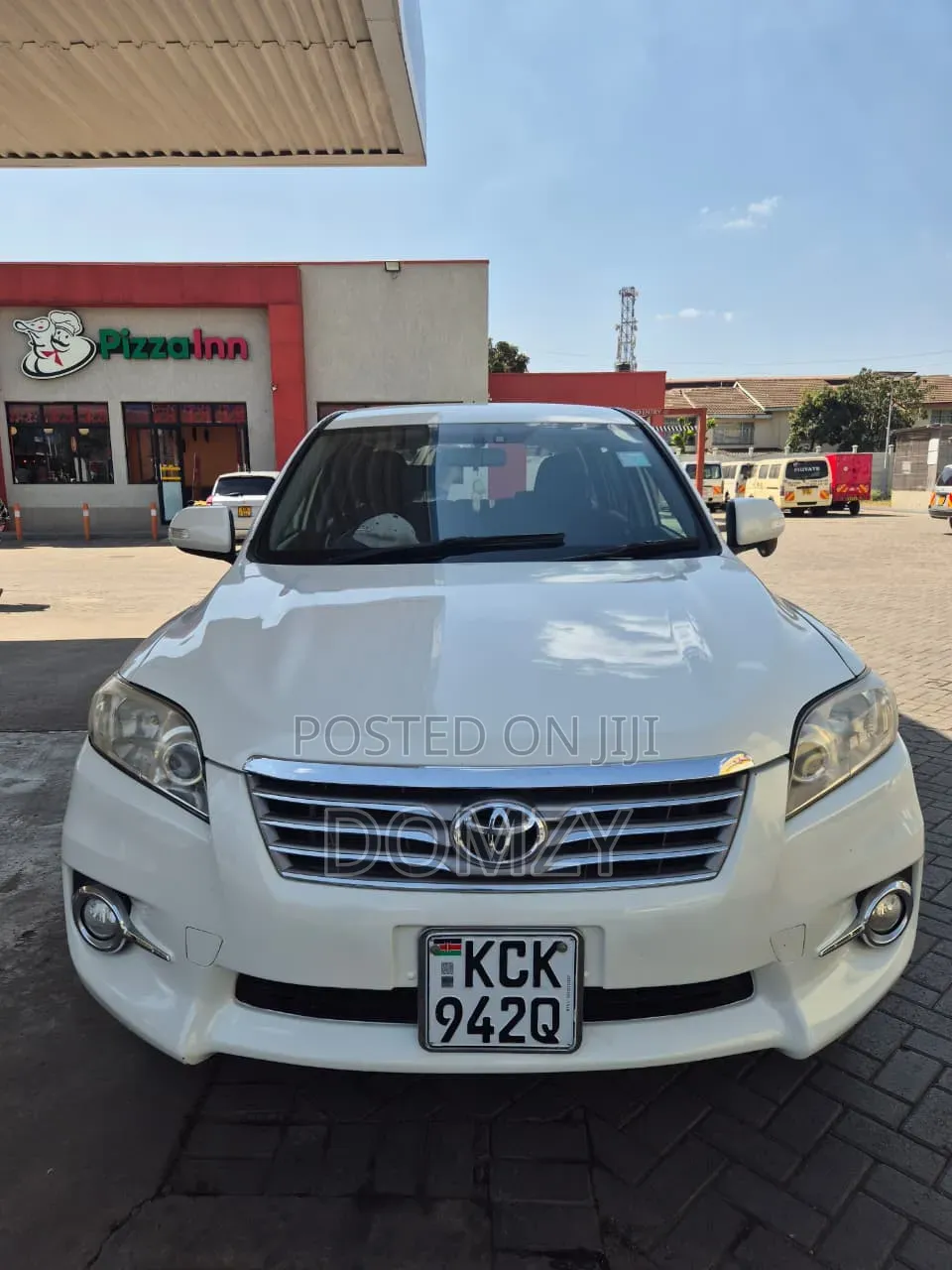 Toyota Vanguard 2011 White