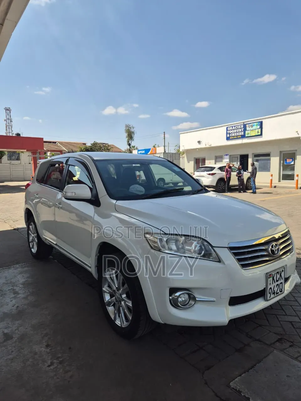 Toyota Vanguard 2011 White