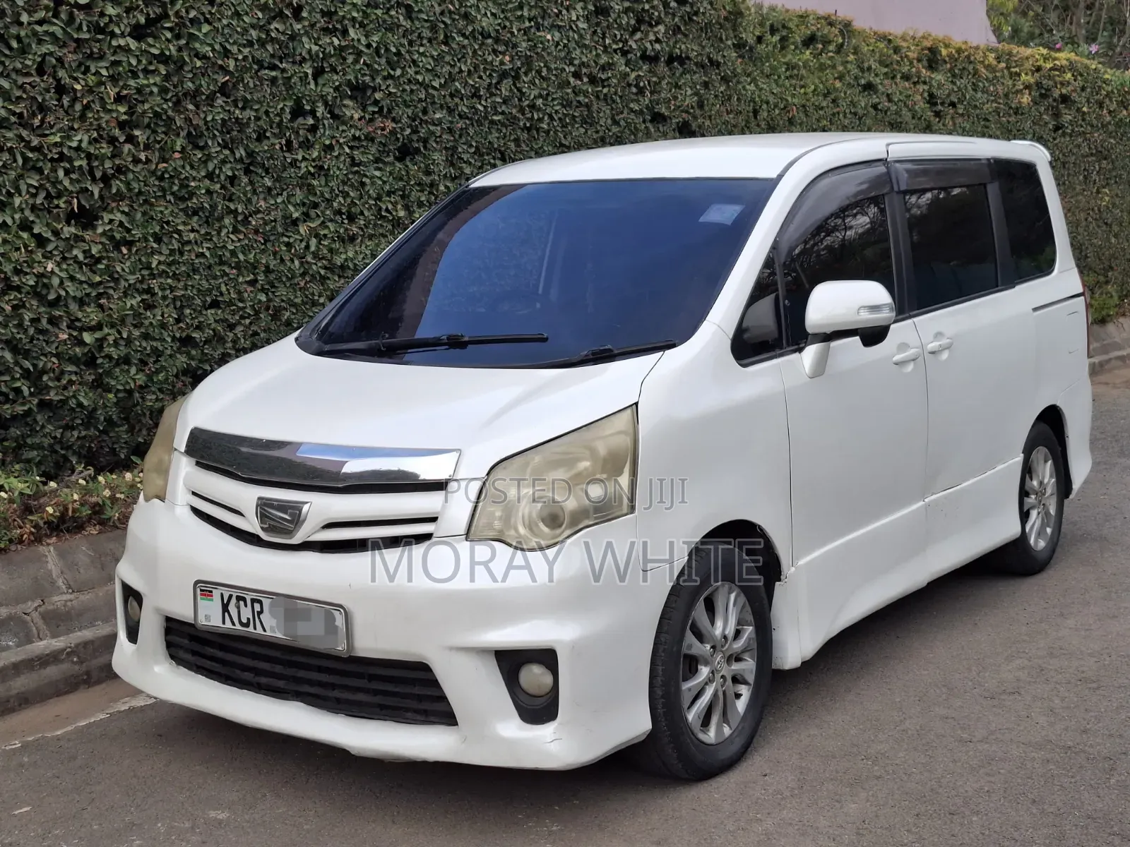 Toyota Noah 2012 White