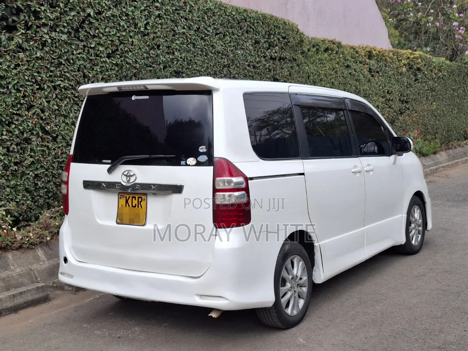 Toyota Noah 2012 White