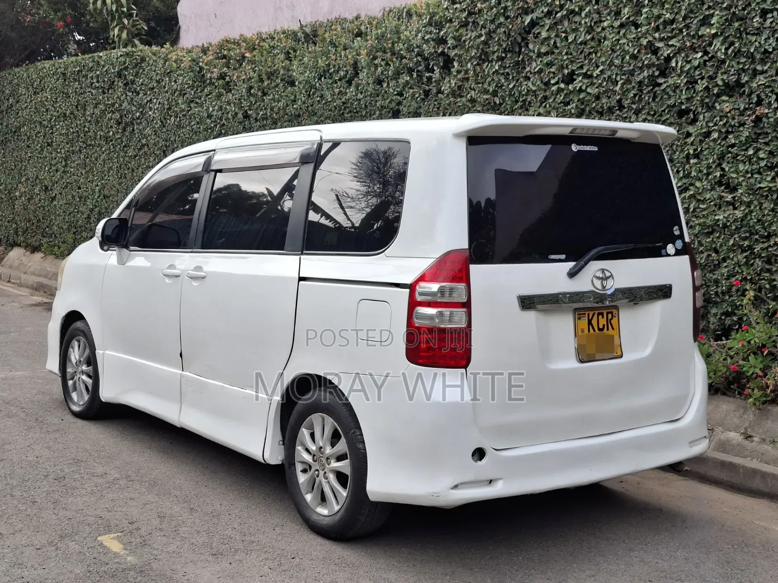 Toyota Noah 2012 White