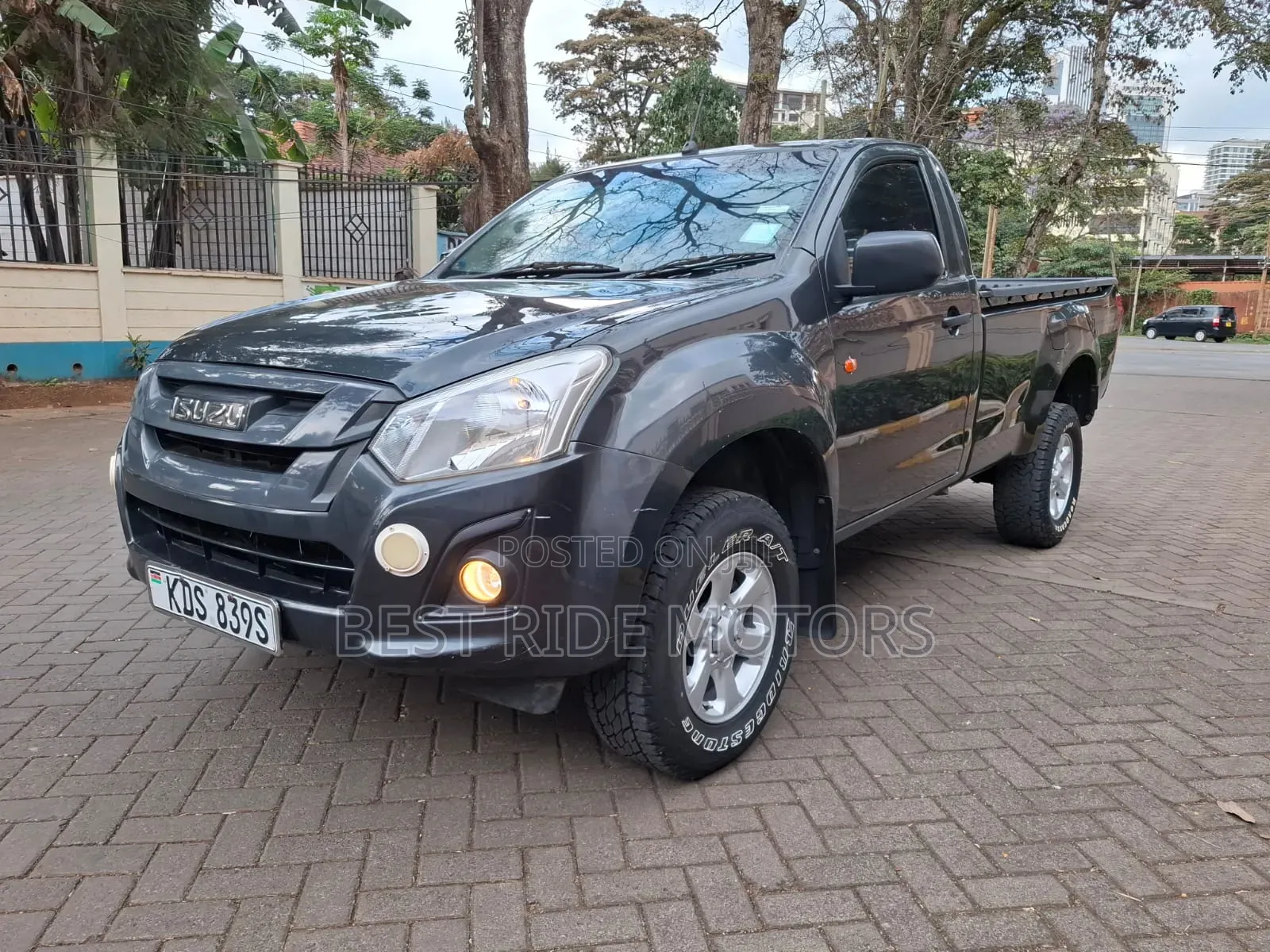 Isuzu D-MAX 2025 Gray