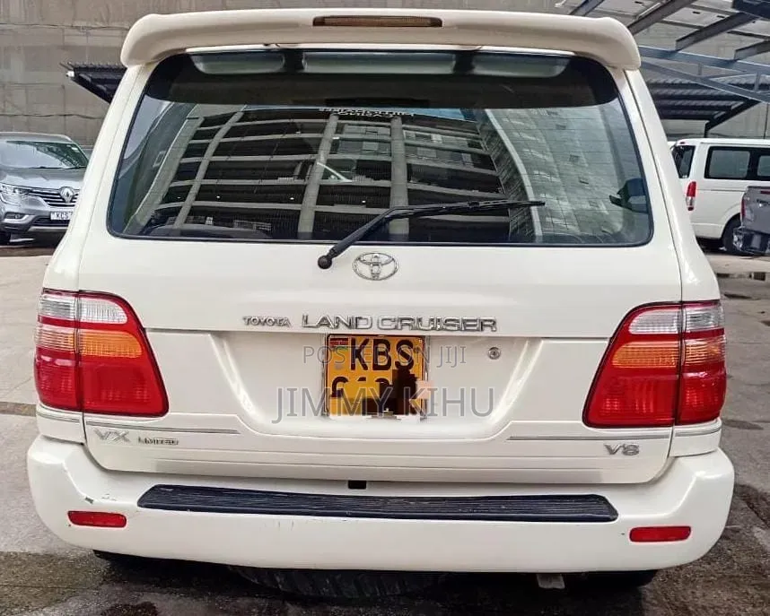 Toyota Land Cruiser 2004 White