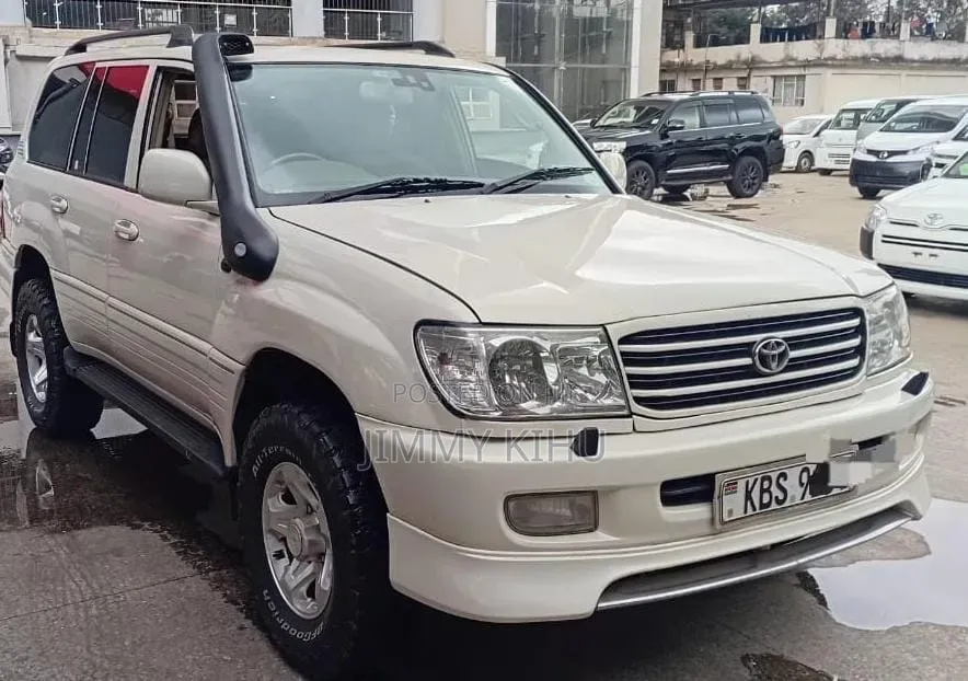 Toyota Land Cruiser 2004 White