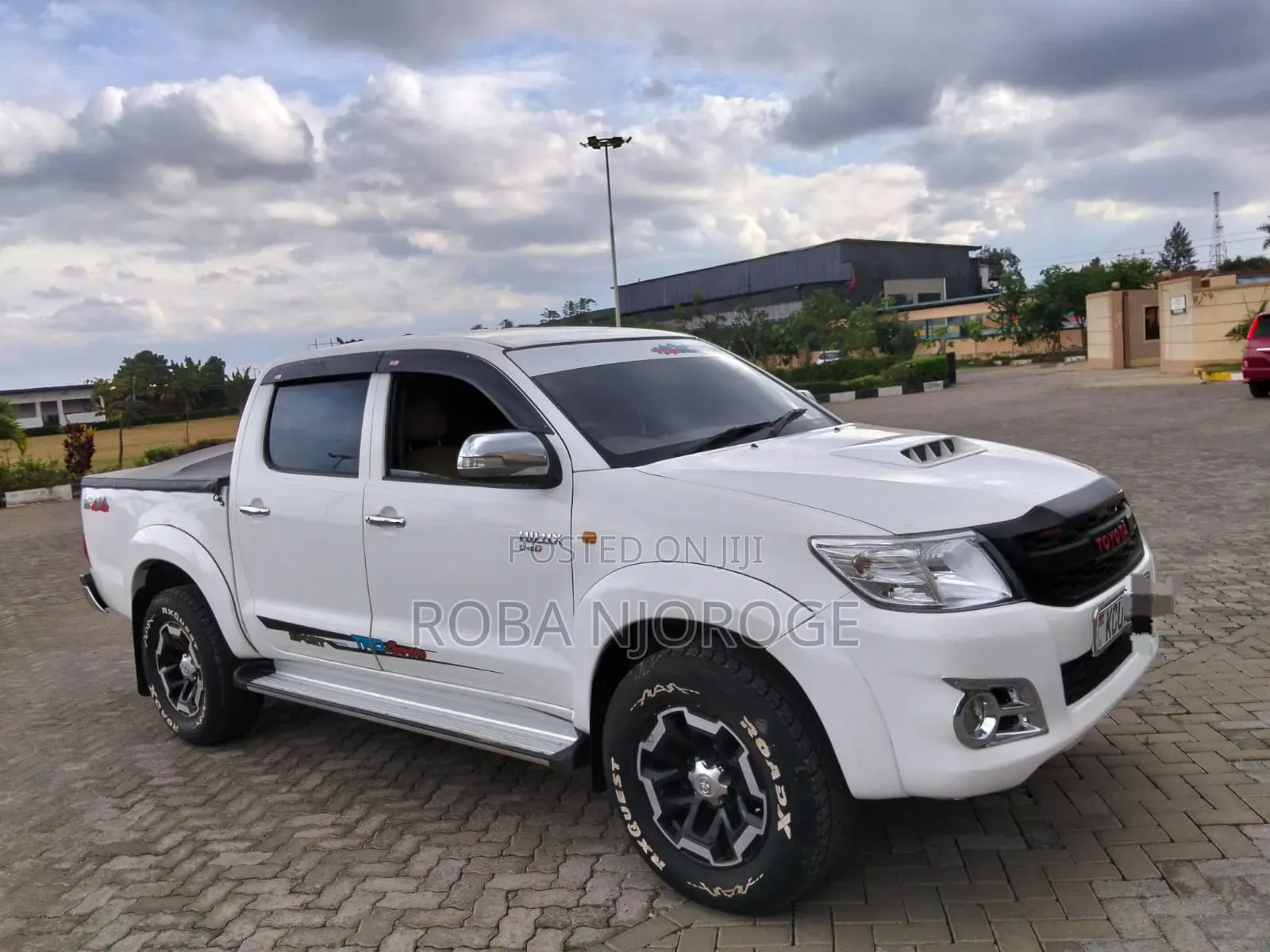 Toyota Hilux 2.5 D-4D 4X4 SRX 2011 Off white